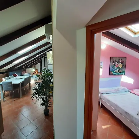 La Mansarda Casa de hóspedes 3*